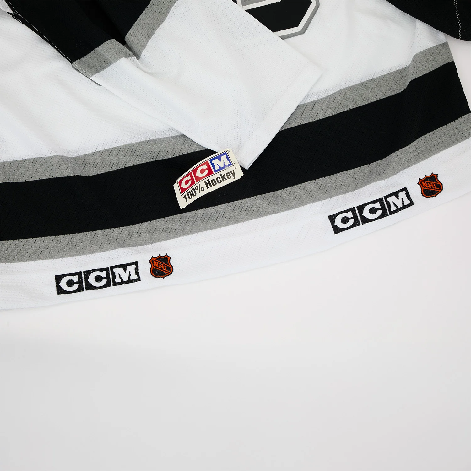 Wayne Gretzky Signed Los Angeles Kings Vintage Double CCM Jersey – WGA COA - Image 4