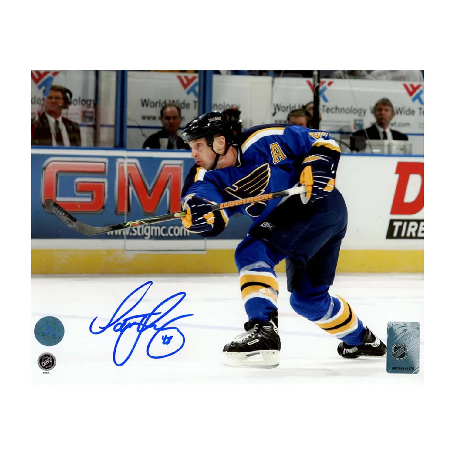 Scott Young Autographed St Louis Blues Shooting 8x10 Photo