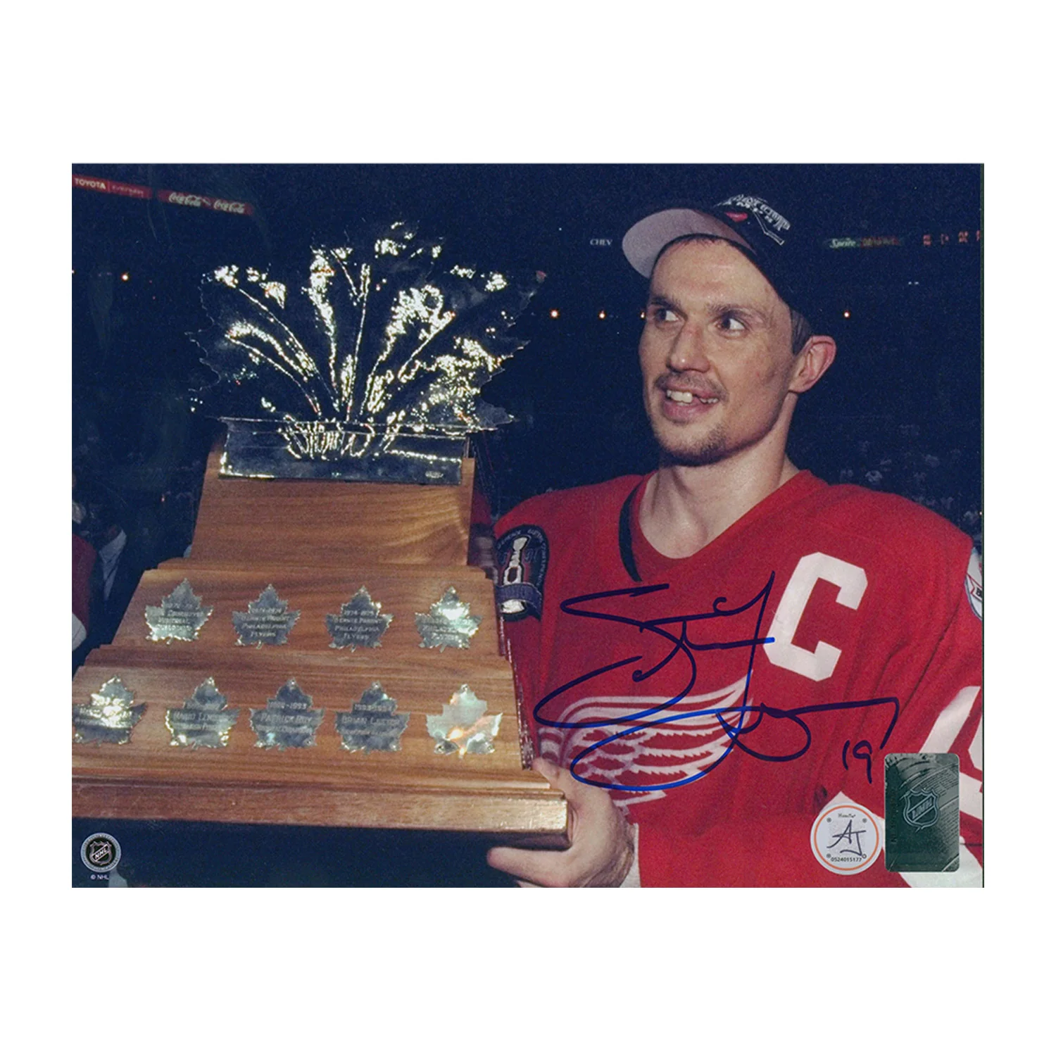 Steve Yzerman Signed Detroit Red Wings Conn Smythe 8x10 Photo